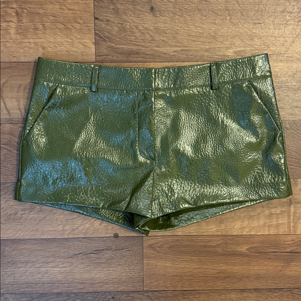 The Frankie Shop Size Large Kate Crackled Faux Leather Mini Shorts In Olive NWT